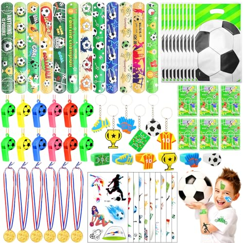 PIWOSGOL Fußball Party Mitgebsel Kinder, 74 Stück Fußball Give Aways Spielzeug Kindergeburtstag, Party Gastgeschenke Schnapparmbänder Schlüsselanhänger Tattoo Geschenk Taschen Kinder Mädchen Jungen
