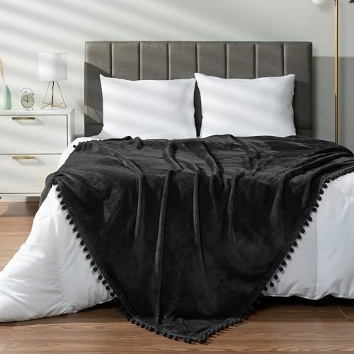 PAVILIA Überwurf, Buffalo Plaid Weiß Schwarz Karo,Weiche Fleece-Pompon Fransen Decke für Couch, Bett, Sofa,Dekorative Bauernhaus, kuscheliger Plüsch, Überwurfdecke, 50x60 cm