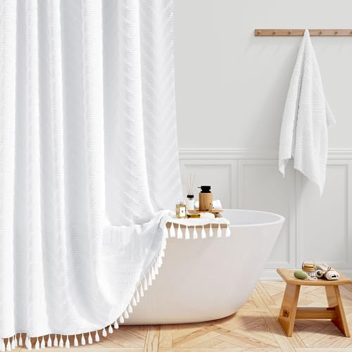 BTTN 182 x 182 cm Duschvorhang, Boho Farmhouse Getufteter Chevron-Badvorhang mit Quasten, Bohemian Vintage Wasserdichter Deko Duschvorhang-Set mit 12 Haken, Weiß