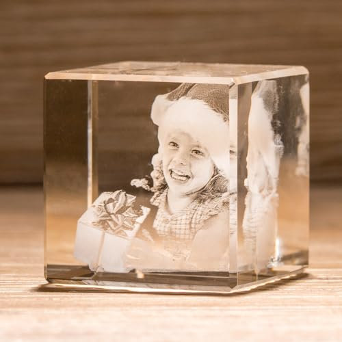 Cubo di Cristallo Personalizzato con Foto - Incisione 3D a Laser - Idea Regalo Personalizzabile con Fotografia e Scritta, per Famiglia, Regalo Laurea, Nozze, Fidanzati, San Valentino - C50 5x5x5 cm