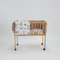 Kinderbett MINI Beistellbett,Stubenwagen 80x40cm, braun Matratze und Bettwäsche| Leisen Rädern, Verstellbares Tragbares Bett für Säuglinge/Neugeborene (Beige - Rehlein)