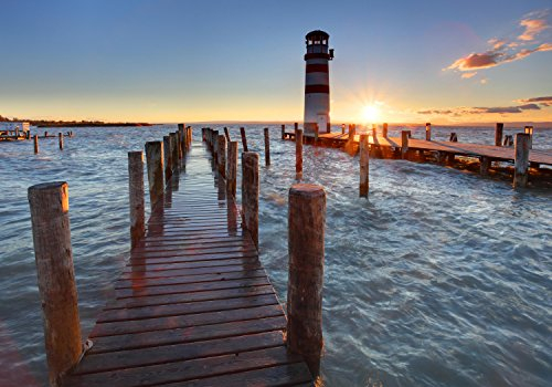 wandmotiv24 Fototapete Leuchtturm meer, XL 350 x 245 cm - 7 Teile, Wanddeko, Wandbild, Wandtapete, Pier, Abendhimmel M0238