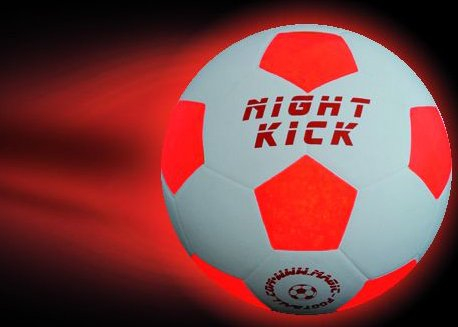 Premium LED GmbH Leuchtfussball NIGHTKICK Junior - der spezielle Kinder Leuchtfussball-Orig.Grösse 3 - auch als Handball und für Wurfspiele toll.