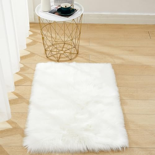 DSHXL Faux Sheepskin Fur Fuzzy Furry Rugs, 2x3 Ft Rectangle Small White Furry Rugs, Bedside Fluffy Area Rug Fur Rugs for Bedroom, Living Room, Dorm Room, Photography
