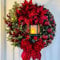 40cm Türkranz Weihnachten, Weihnachtskranz Haustür, Adventskranz Künstlich mit Laterne, Kugeln, Beeren & Schleifen - Weihnachtskranz für Innen & Außen Bereich, Xmas Dekoration (Rot)