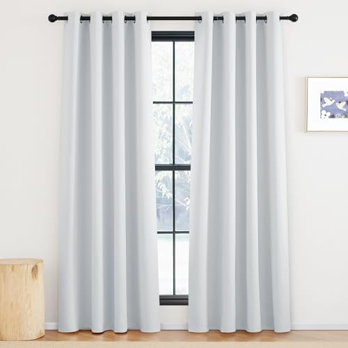 KGORGE Weiße Blickdichte Gardinen mit Ösen 2er Set Thermovorhang Hitzeschutz für Wohnzimmer Deko 220 x 140 cm(HxB) Blackout Curtains for Bedroom Verdunklungsvorhänge Grauweiß