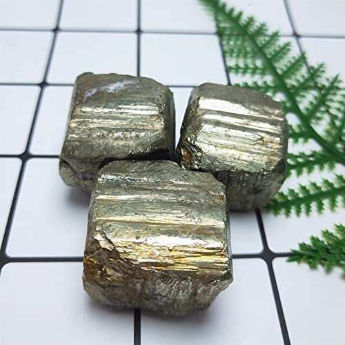 MKNAZ Pyrit-Kristall-Kies-Würfel-natürlicher Eisen-Pyrit-Trommelstein-Quarz-Yoga-Stein 3pcs schöner Kristall Haushaltswaren