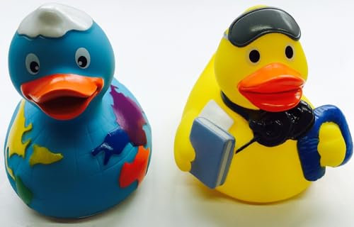 2 Traveller Reise Quietscheenten ? UVP: 11,98 ? - Vielflieger und Welt Ente ? 2erSet - bestehend aus 2 Quietsche-Enten - Badeenten - ca. 8 cm gross