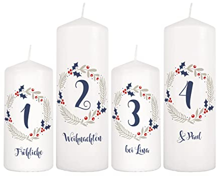 Herz & Heim® Adventskerzen Set mit Aufdruck - 4 Stück - Einzigartige Dekorationsidee für Ihren Adventskranz oder das Adventsgesteck Stechpalme