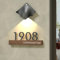 Numeri civici personalizzati, indirizzo civico creativo con luce e base in legno, testo di personalizzazione per hotel, residenziale, casa, numero civico, dormitorio, cartello digitale con numero di