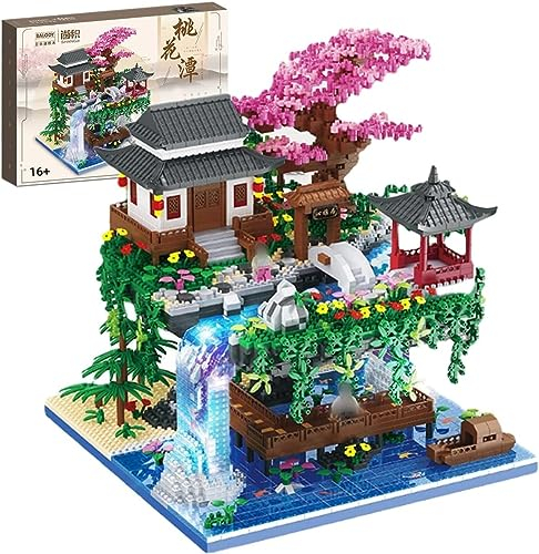Piscine de fleurs de pêcher Architecture Maquette, 3320Pcs Ancienne Scène de Rue Chinoise, Mini Nano Blocs, Set de Construction et Modèle de Collection pour Adultes, Enfants, Non Compatible avec Lgo