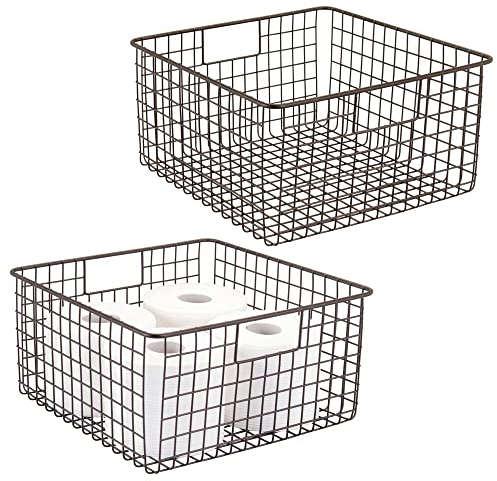 mDesign Drahtkorb für Badzubehör – praktische Gitterbox mit Griffen aus Metall für Toilettenpapier oder Kosmetik – moderne Badablage für Badaccessoires – 2er-Set – bronzefarben
