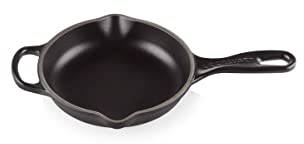Le Creuset Signature Gusseisen Brat- und Servierpfanne, Rund, Ø 16 cm, Für alle Herdarten inkl. Induktion geeignet, 1,15 kg, Schwarz matt, 20182160000422