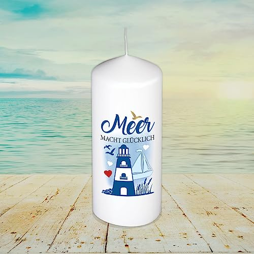 Maritime Stumpenkerze – Meer macht Glücklich - Sprüche für Kerzen auf Tattoofolie | Geschenkfolie und Schleife | mit Geschenkverpackung | Möwe Leuchtturm Meer See Anker Heimathafen
