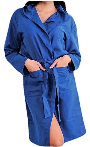 BUCCIA DI MELA ACCAPPATOIO CON CAPPUCCIO IN MICROFIBRA UNISEX Realizzato con tasche e cintura, comodo ed ideale per chi pratica attività sportive. Disponibile in vari colori