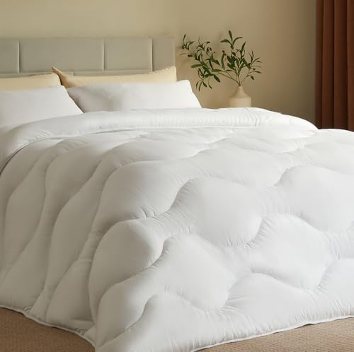 CASABEL Winterdecke Extra Warm, 700g/m², 200x200cm, Weiß | Wärme bei großer Kälte, Atmungsaktive Mikrofaser, Wellensteppung, Weich und gemütlich, Maschinenwaschbar, 2 Personen