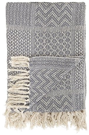 Bloomingville Hochwertige Tagesdecke 160x130 cm – Vielseitige Kuscheldecke aus recycelter Baumwolle, ideal als Sofadecke, kuschelig weich und pflegeleicht (Hellgrau)