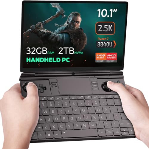 GPD WIN MAX 2 2024 è un PC da gioco portatile con AMD Ryzen 7 8840U, GPU Radeon 780M, 32GB di RAM, SSD da 2TB, OcuLink, display IPS da 10,1, controlli di gioco, tastiera e touchpad.