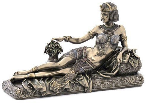 Art Deco Ägyptische Königin liegend auf Chaiselongue Statue
