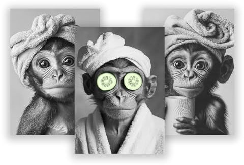 WBdesignz 3er Poster-Set – Affen im Spa-Look – Lustige Schwarz-Weiß Wanddeko mit Handtuchturban & Gurkenscheiben für Badezimmer, Gäste-WC oder Toilette (DIN A4) – ohne Rahmen