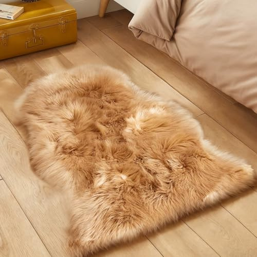 twirush Faux Lammfell Schaffell Teppich 60x90 cm, Lammfellimitat Teppich Flauschiger Weicher Longhair Fell Lammfellimitat Carpet für Stühle Sofa Schlafzimmer Kinderzimmer (Khaki, Unregelmäßig)