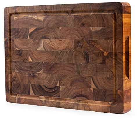 VDN Schneidebrett Holz - Holzbrett Küche [aus Akazienholz, mit Saftrille und Griffen] - Holzschneidebrett [26x38x3,5cm] - Ideal als Brotschneidebrett, Vesperbrett oder Servierbrett