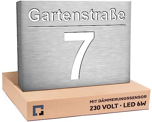 PRINTIMA Premium Gravur Personalisierter Hausnummer Anthrazit Beleuchtet Led Strom 230V, Hausnummernschild mit Dämmerungssensor |30x40cm, 6W /A++| Wasserdicht, Funktion trifft auf Qualität und Stil