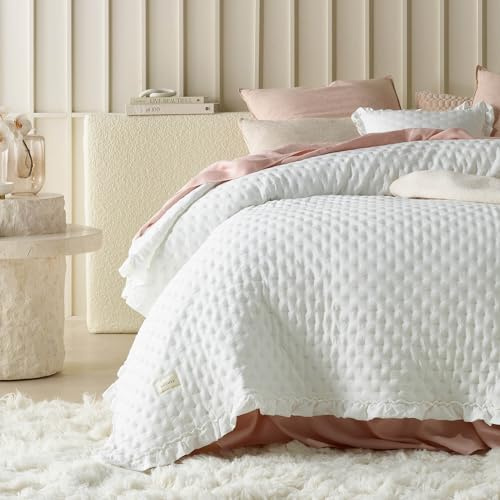 ROOM99 Molly Elegante Tagesdecke in Off White 170 x 210 cm | Vielseitige Wohndecke als Bettüberwurf oder Sofaüberwurf Überwurfdecke für Bett und Sofa Steppdecke Stil Ideal als Bedspread