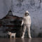 Banksy-Skulptur „EIN Trendiger Mann, Der Mit Hunden Spielt“, Banksy-Street-Art-Replik Moderne Statue Modisches Spielzeug Kunstskulpturen Und Ornamente for Wohnzimmer Büro Schreibtisch(B)