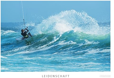 Motivationsposter LEIDENSCHAFT – Kitesurfer auf türkisfarbener Welle – Kunstdruck 50x70 cm Querformat – 200g Hochglanz – 5-farbig Digitaldruck – Positive Impulse® Wandbild Büro Homeoffice Inspiration