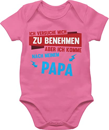 Baby Body Junge Mädchen - Sprüche - Ich versuche mich zu benehmen aber ich komme nach meinem Papa Blitze - 12/18 Monate - Pink - strampler mit deutschem spruch lustige babygeschenke babystrampler