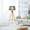 HOMYZ Lampadaire LED trépied avec support pour salon - Lampadaire en bois de taille standard pour salon, chambre à coucher, décoration d'intérieur