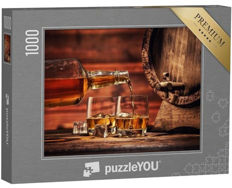 puzzleYOU: Puzzle 1000 Teile „Einschenken von Whiskey aus der Flasche in Zwei Gläser mit Eiswürfeln“ – aus der Puzzle-Kollektion Whisky