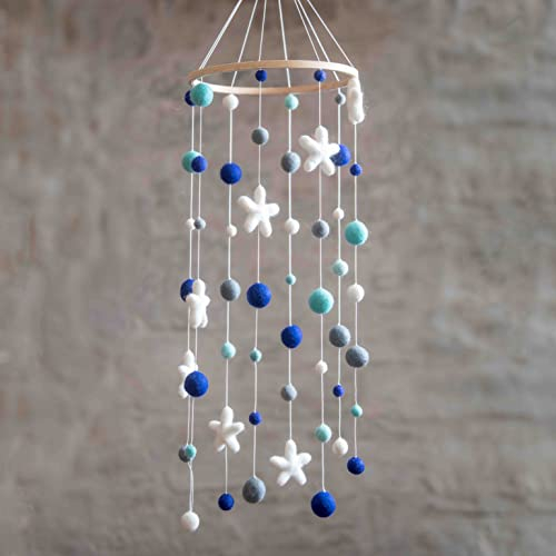 naturling Baby Mobile aus Filz mit Holz - leuchtend bunte Aufhänger für Wickeltisch Babybett (Sterne)