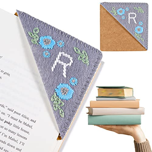 Personalisiertes, handbesticktes Eck-Lesezeichen, handgenähtes Filz-Lesezeichen, dreieckiges Filz-Lesezeichen, einzigartige niedliche Blumen-Buchstaben-Stickerei-Lesezeichen, Zubehör für Buchliebhaber