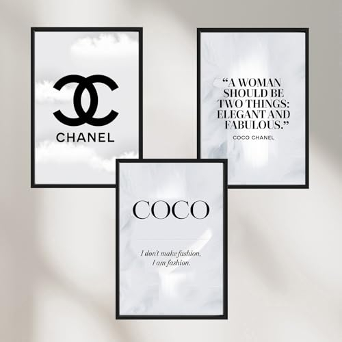 Dekomundo COCO CHANEL Bilder 3er Set Wohnzimmer & Schlafzimmer Moderne Poster zum Einrahmen, 3x A4 (21x29,7 cm), Hell