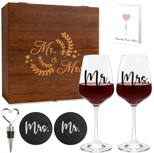 ZJKUBOIS Regali di nozze per coppia di sposi Mr & Mrs, 2 bicchieri da vino con incisione e 1 chiusura del vino e 2 sottobicchieri, regalo di fidanzamento personalizzato in scatola di legno, regalo per