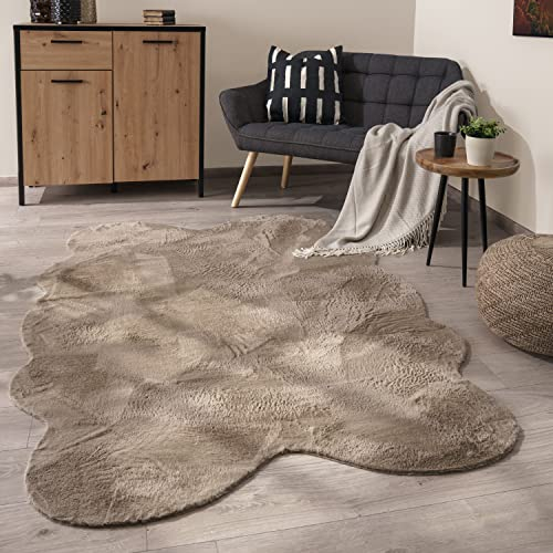 Paco Home Waschbarer Teppich Wohnzimmer Schlafzimmer Kurzflor rutschfest Modern Flauschiger Fellteppich Fell Imitat Kunstfell, Grösse:140x200 cm Fell-Form, Farbe:Beige
