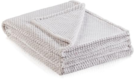 Como Kuscheldecke hellgrau Moderne Sofadecke, fein gestrickte Wohndecke | 100% Polyester, 310 GSM, gesäumte Einfassung 150x200 cm, vielseitig einsetzbar, praktisch im Alltag, für Zuhause