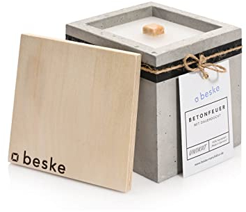 Betonfeuer® - Das Original der Beske-Manufaktur | Modell 'Kea' | 13x13x13cm mit Dauerdocht | Premium Qualität Made in Germany (Ohne Nachfüllwachs, Löschbrett aus Holz)