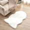 Meeteu Faux Lammfell Schaffell Teppich Kunstfell Dekofell in Super weich Lammfellimitat Teppich Longhair Fell Optik Nachahmung Wolle Bettvorleger Sofa Matte (Weiß, M (60 * 90 cm))