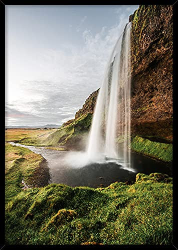 Gerahmtes Bild Waterfall 50 x 70 cm | Wasserfall Seljalandsfoss in Island | Wandbild Rahmenbild Bild | gerahmtes Poster schwarzer Rahmen | Wohnzimmer Schlafzimmer | Grün See Natur Blau Grün Idylle