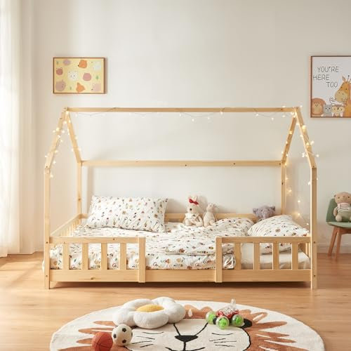 [en.casa] Kinderbett Sisimiut mit Matratze 140 x 200 cm Hausbett Montessori mit Rausfallschutz Holzbett für Kinder Bodenbett Lattenrost Kiefernholz Holzfarben