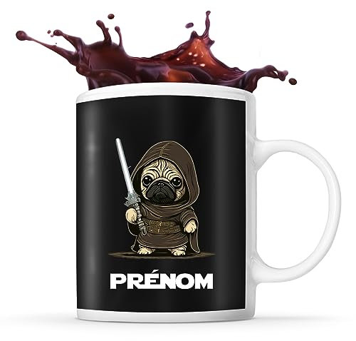 Tasse Carlin avec sabre laser Prénom Nom Personnalisable | Mug Café Thé Idée Cadeau Personnalisé Homme Femme Original pour propriétaire de chien