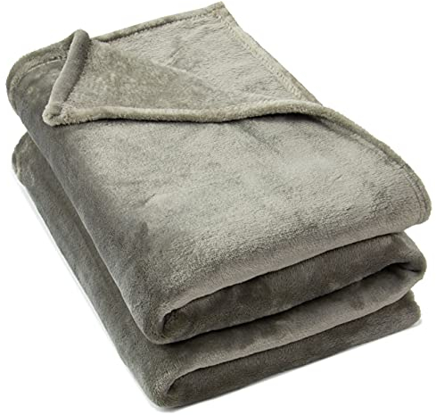 ZOLLNER Kuscheldecke in 220x240 cm - kuschelige und warme Sofadecke - waschbar bis 30°C - Zeitloses Mikrofaser in Taupe - Hotelwäschequalität - Oeko Tex® Zertifiziert