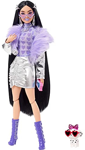 Barbie HHN07 - Extra Puppe (Schwarze Haare) mit lila Flausch-Kragen und Stiefeln, enthält Haustier mit Sonnenbrille und 15 Zubehörteile, Spielzeug für Kinder ab 3 Jahren