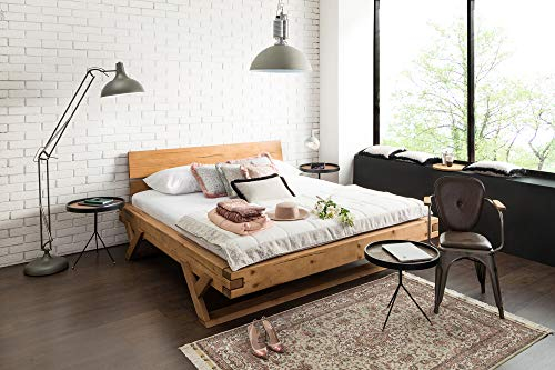 SalesFever Balkenbett JASMIN | 160 x 200 cm | massives Holzbett aus Fichte | natürliche Maserung | geölte Oberfläche | geneigtes Kopfteil | abgeschrägte Holzkufen | FSC® 100%