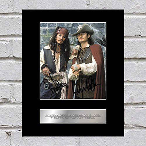Iconic Pics - Signiertes Foto von Johnny Depp und Orlando Bloom, Fluch der Karibik - Wandbild - Wohnzimmer