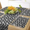 ABAKUHAUS Schwarz und weiß Tischläufer & 4 Stück Tischsets, Einfarbiger Hintergrund mit Quadrat formt diagonales Muster-modernes geometrisches, Tischdeko-Set, 180 x 40 cm, Weiß und Schwarz