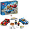 LEGO 60242 City Festnahme auf der Autobahn, Kinderspielzeug mit Polizei-Auto ab 5 Jahre, mit 2 Spielzeugautos, ideal als kleines Geschenk für Kinder